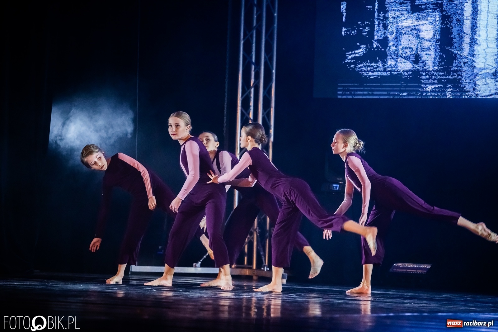 Zdjęcie w galerii na portalu naszraciborz.pl: Jubileuszowa gala zespołu tanecznego Skaza w Raciborskim Centrum Kultury wiadomości z regionu