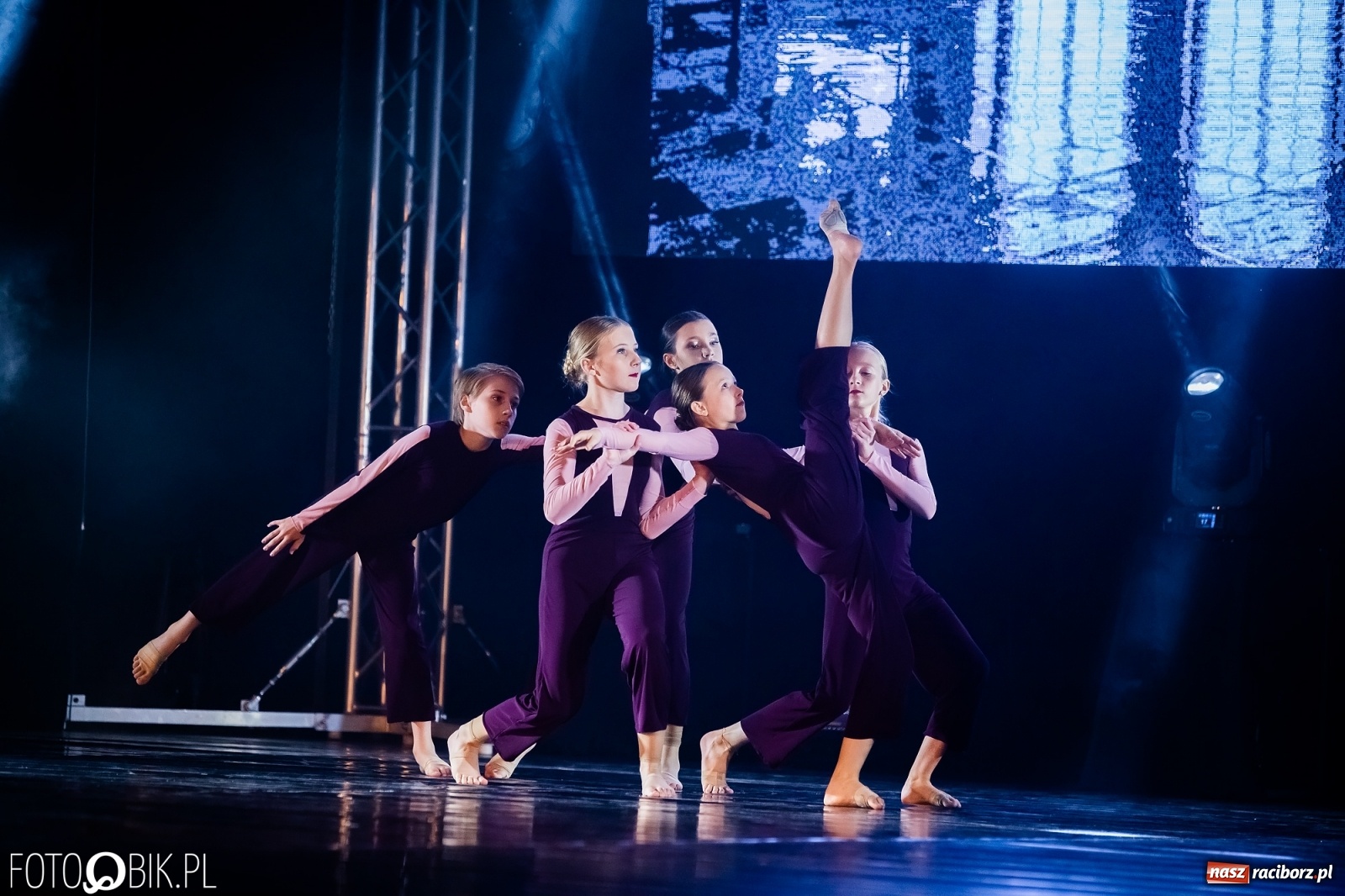Zdjęcie w galerii na portalu naszraciborz.pl: Jubileuszowa gala zespołu tanecznego Skaza w Raciborskim Centrum Kultury wiadomości z regionu