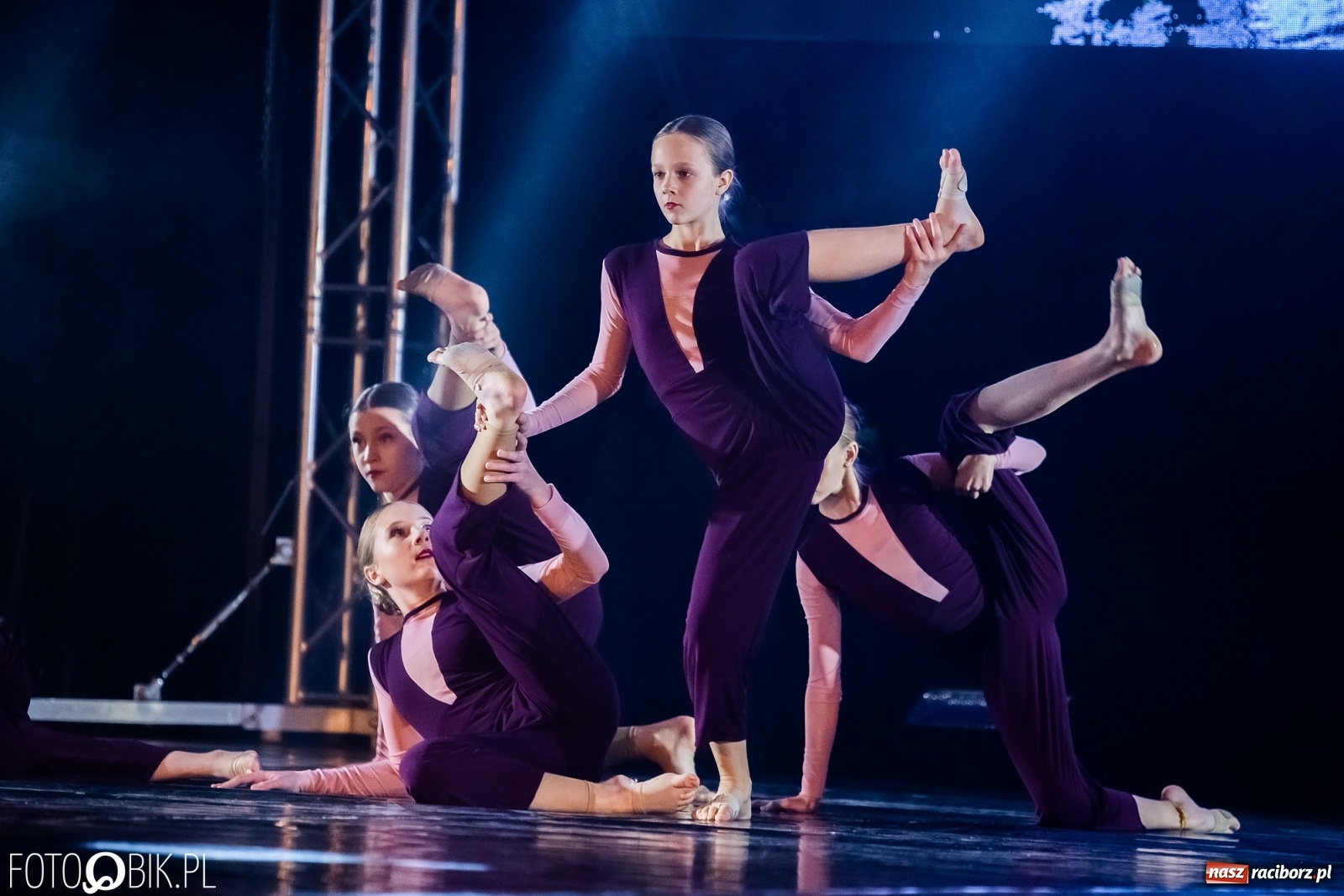 Zdjęcie w galerii na portalu naszraciborz.pl: Jubileuszowa gala zespołu tanecznego Skaza w Raciborskim Centrum Kultury wiadomości z regionu