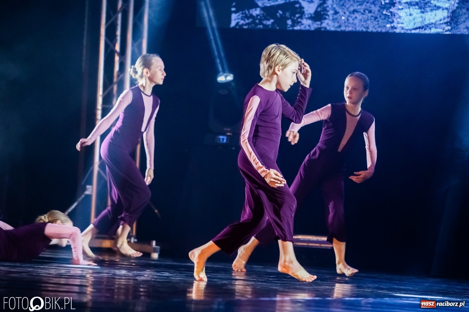 Zdjęcie w galerii na portalu naszraciborz.pl: Jubileuszowa gala zespołu tanecznego Skaza w Raciborskim Centrum Kultury wiadomości z regionu