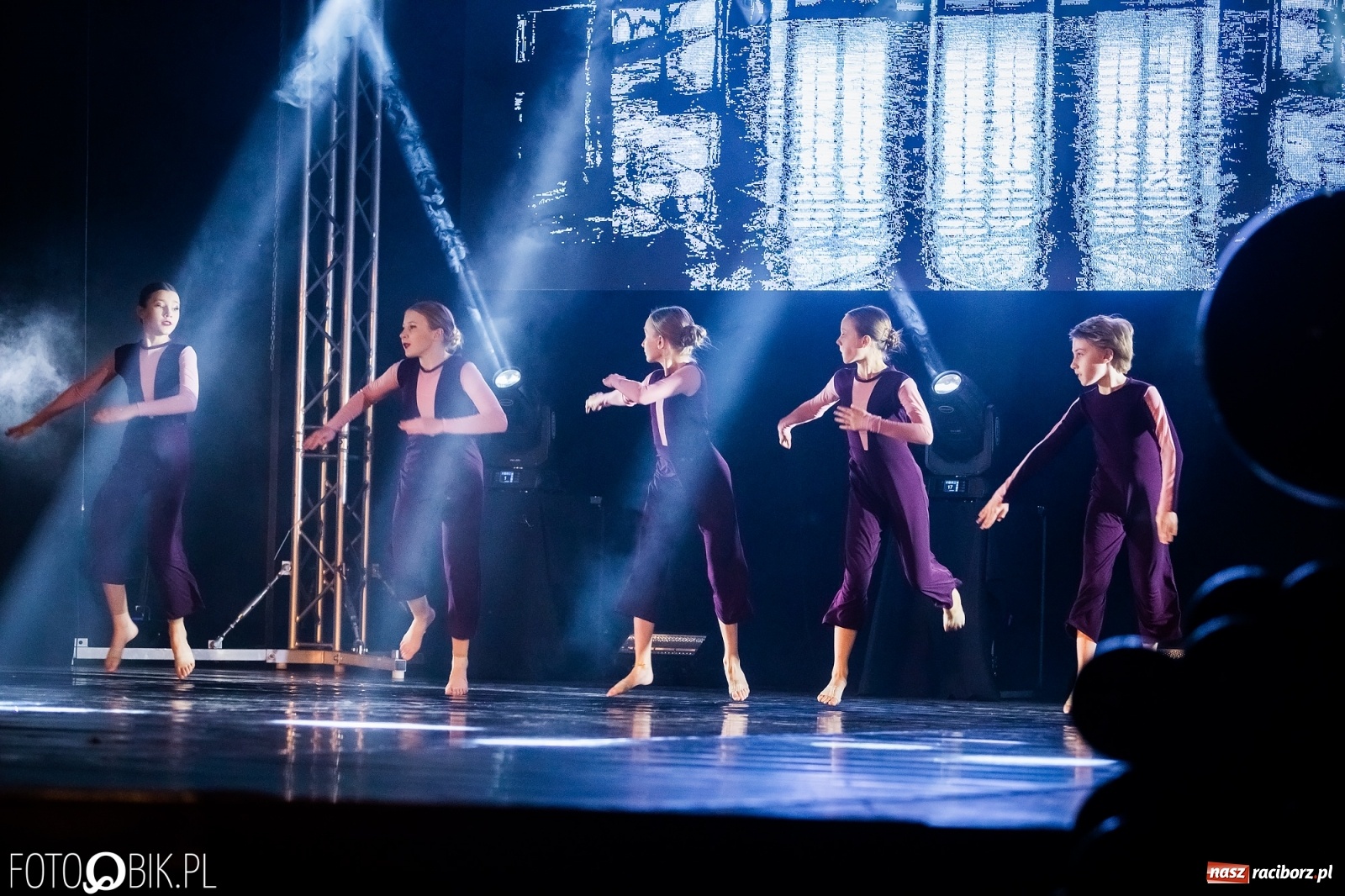 Zdjęcie w galerii na portalu naszraciborz.pl: Jubileuszowa gala zespołu tanecznego Skaza w Raciborskim Centrum Kultury wiadomości z regionu