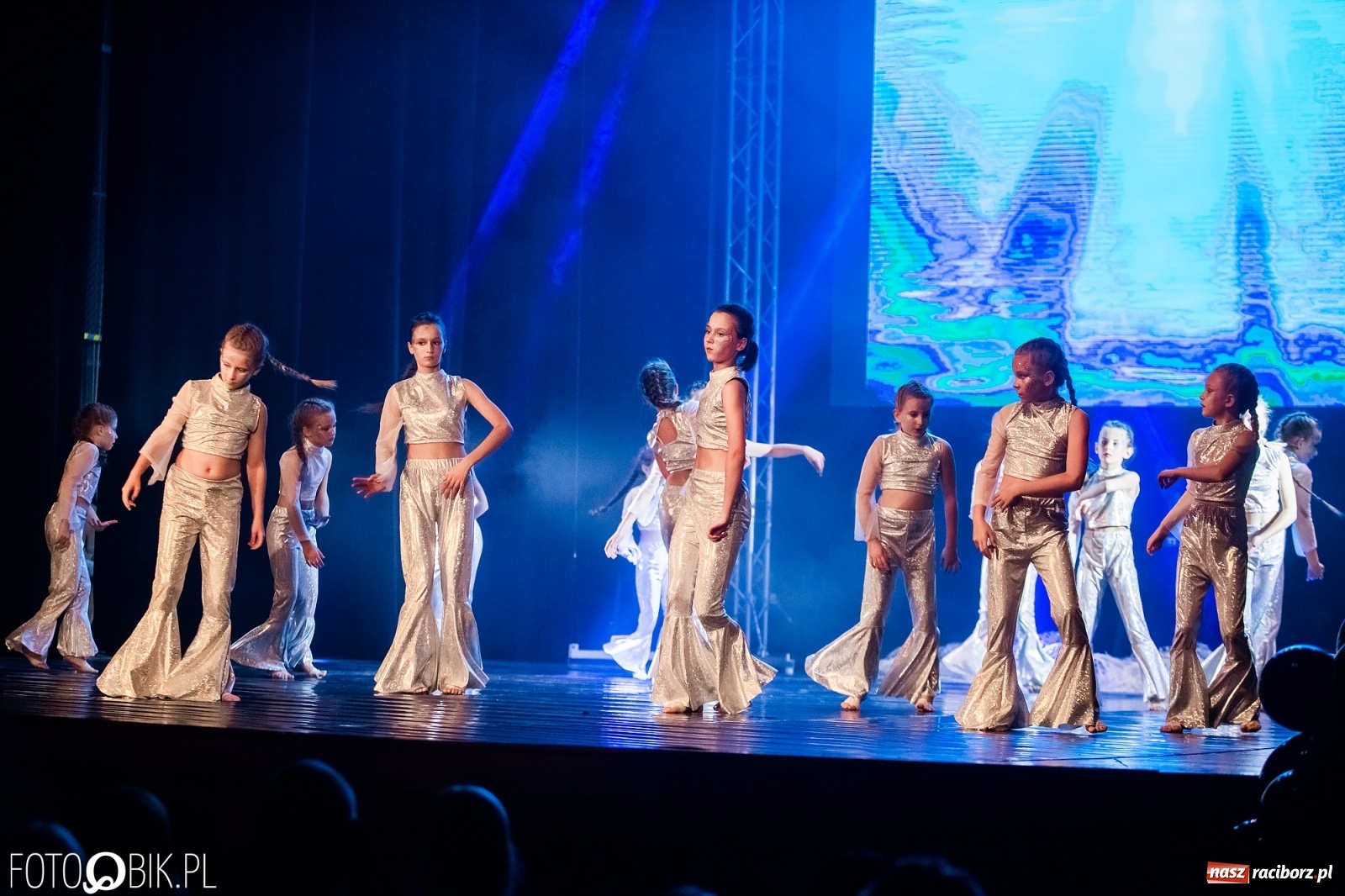 Zdjęcie w galerii na portalu naszraciborz.pl: Jubileuszowa gala zespołu tanecznego Skaza w Raciborskim Centrum Kultury wiadomości z regionu