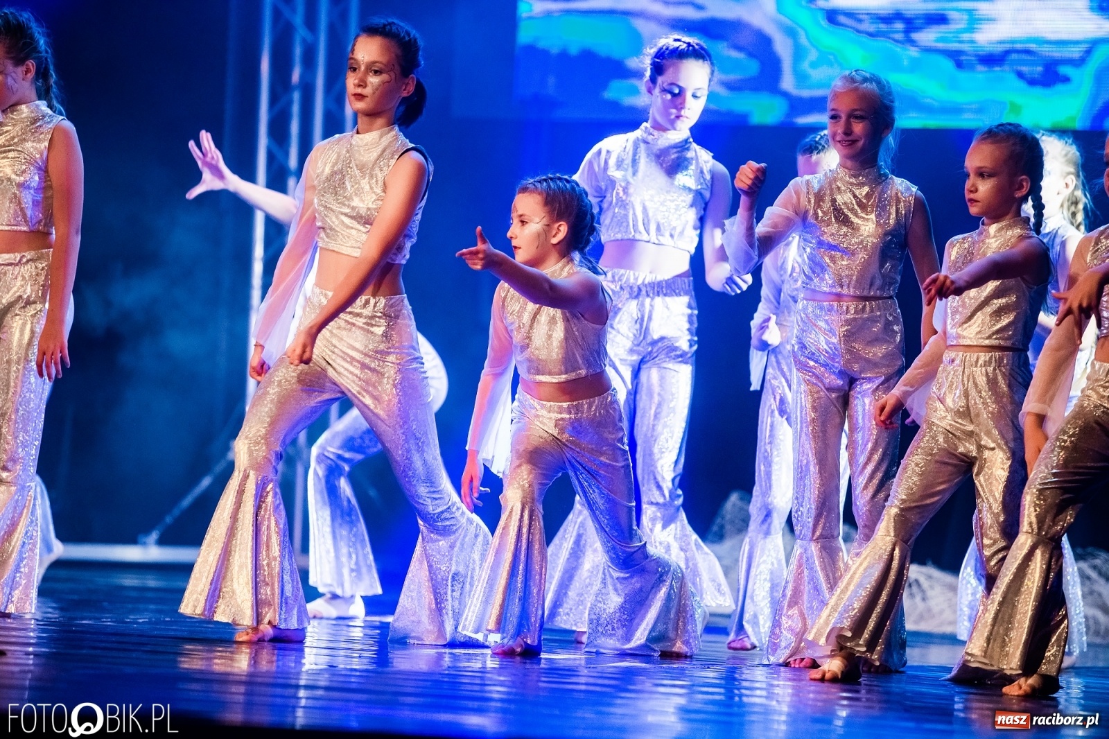 Zdjęcie w galerii na portalu naszraciborz.pl: Jubileuszowa gala zespołu tanecznego Skaza w Raciborskim Centrum Kultury wiadomości z regionu