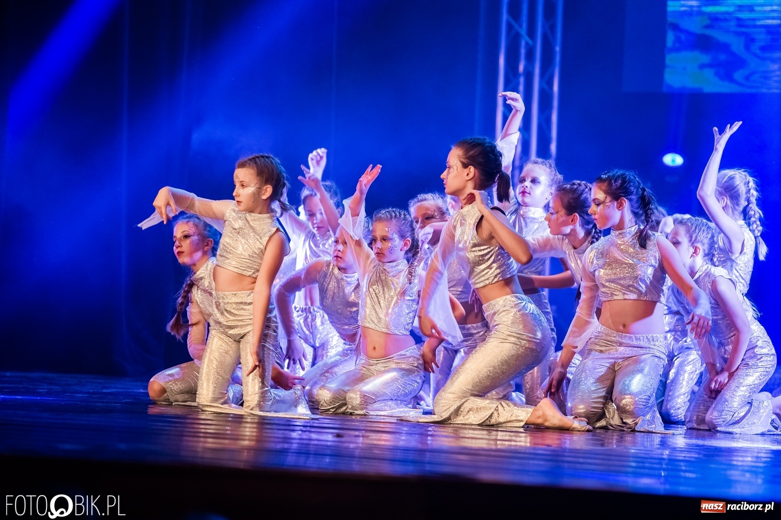 Zdjęcie w galerii na portalu naszraciborz.pl: Jubileuszowa gala zespołu tanecznego Skaza w Raciborskim Centrum Kultury wiadomości z regionu