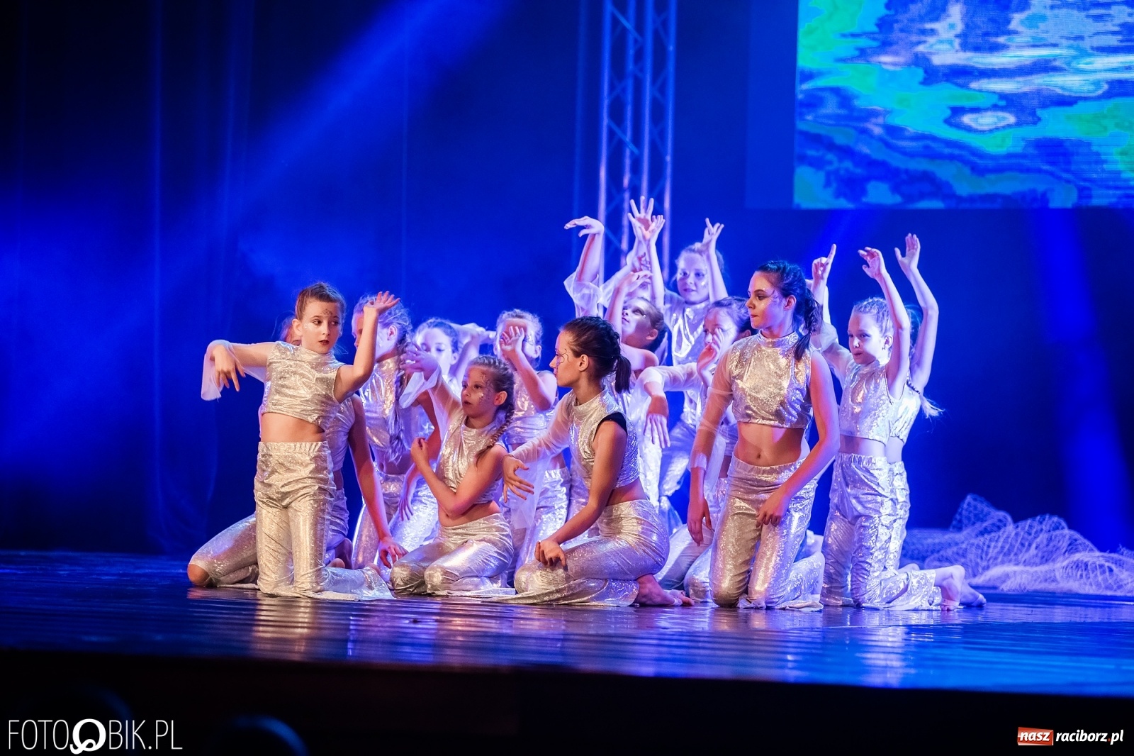 Zdjęcie w galerii na portalu naszraciborz.pl: Jubileuszowa gala zespołu tanecznego Skaza w Raciborskim Centrum Kultury wiadomości z regionu