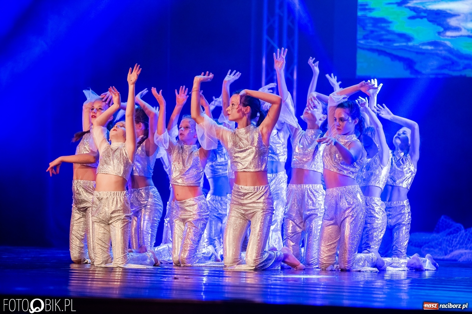 Zdjęcie w galerii na portalu naszraciborz.pl: Jubileuszowa gala zespołu tanecznego Skaza w Raciborskim Centrum Kultury wiadomości z regionu