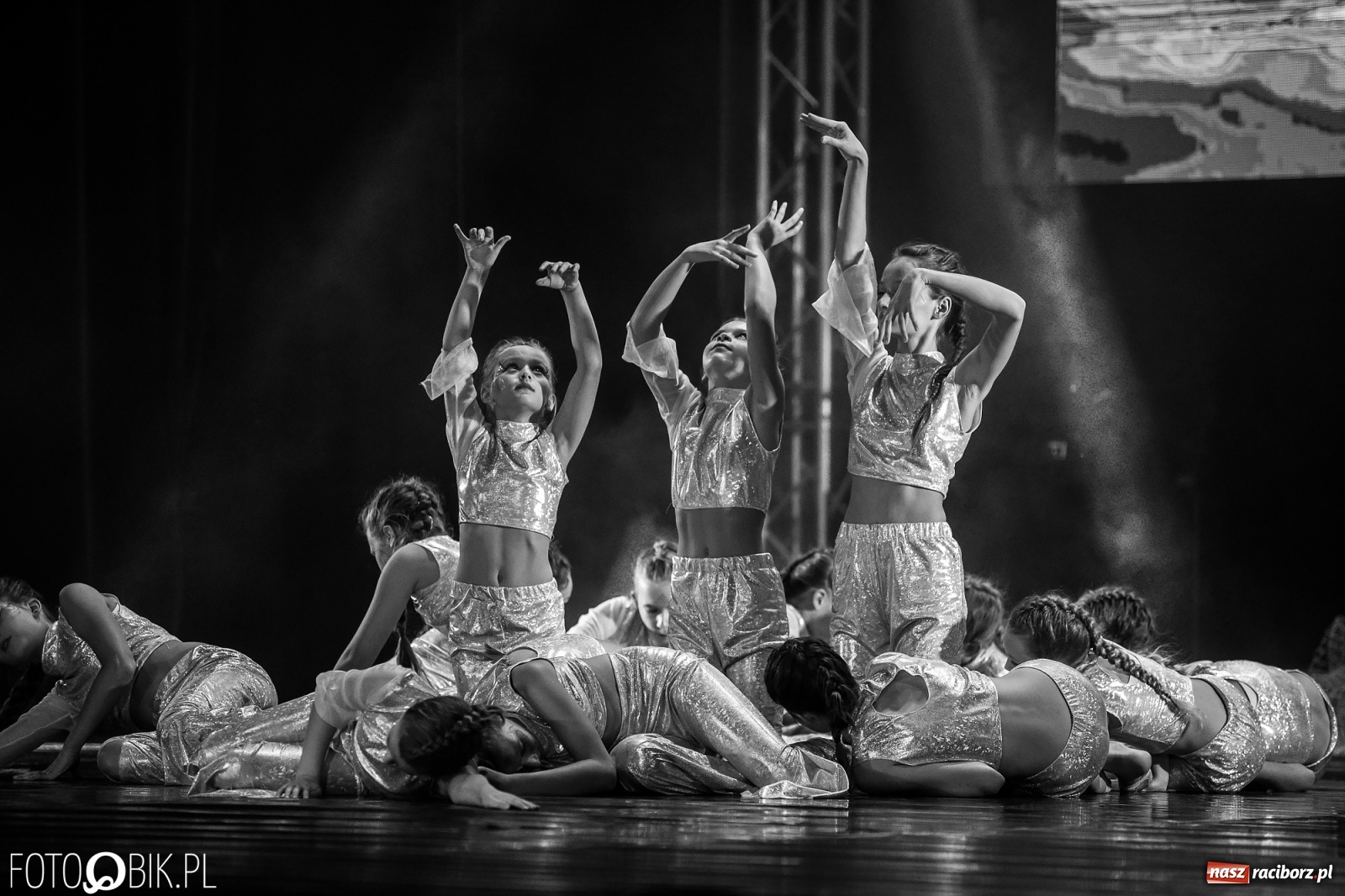 Zdjęcie w galerii na portalu naszraciborz.pl: Jubileuszowa gala zespołu tanecznego Skaza w Raciborskim Centrum Kultury wiadomości z regionu