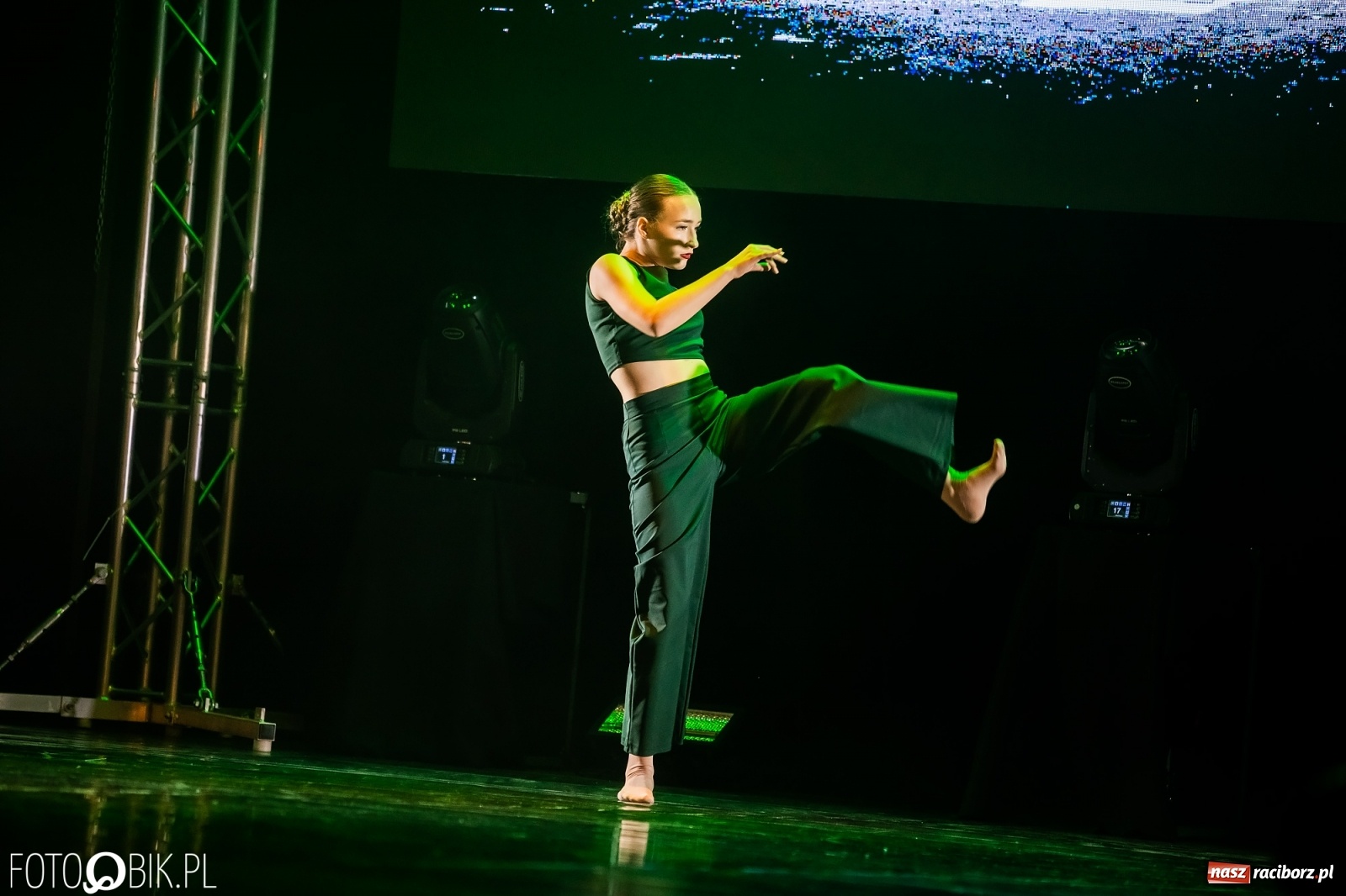 Zdjęcie w galerii na portalu naszraciborz.pl: Jubileuszowa gala zespołu tanecznego Skaza w Raciborskim Centrum Kultury wiadomości z regionu