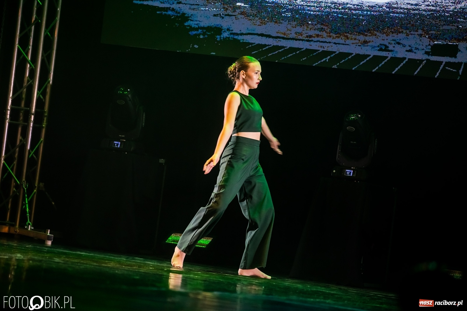 Zdjęcie w galerii na portalu naszraciborz.pl: Jubileuszowa gala zespołu tanecznego Skaza w Raciborskim Centrum Kultury wiadomości z regionu