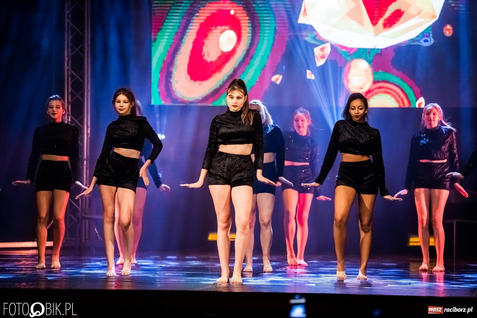 Zdjęcie w galerii na portalu naszraciborz.pl: Jubileuszowa gala zespołu tanecznego Skaza w Raciborskim Centrum Kultury wiadomości z regionu