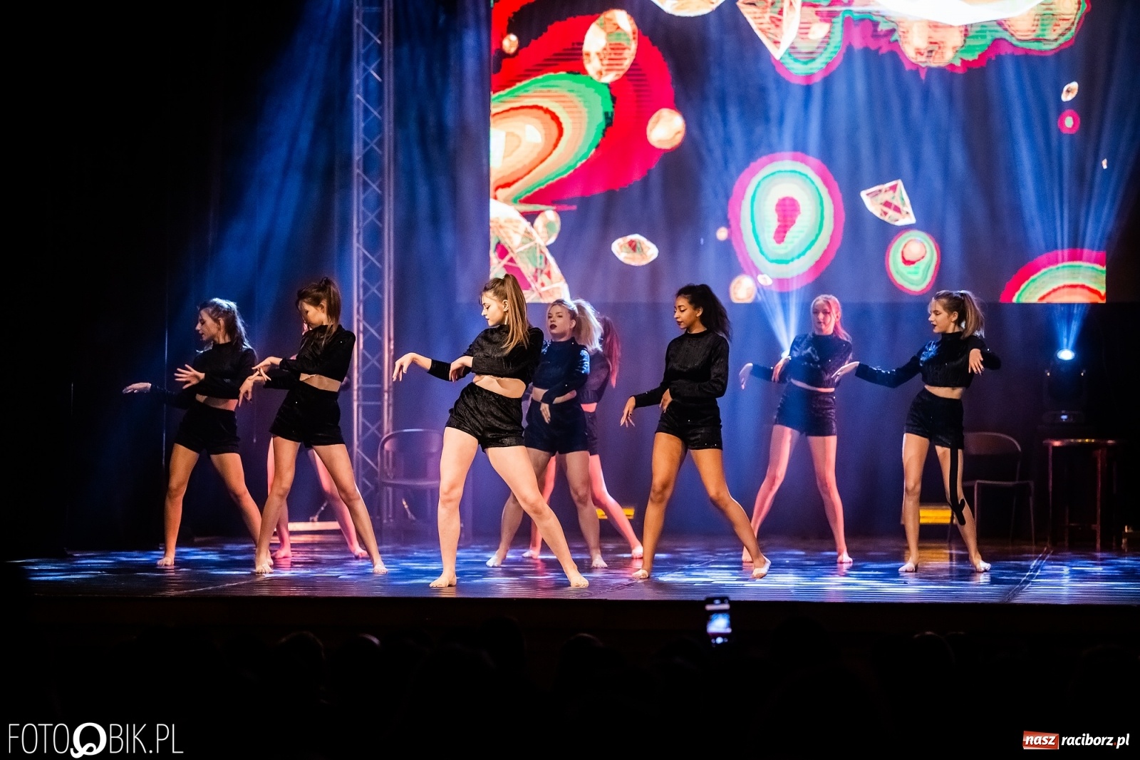 Zdjęcie w galerii na portalu naszraciborz.pl: Jubileuszowa gala zespołu tanecznego Skaza w Raciborskim Centrum Kultury wiadomości z regionu