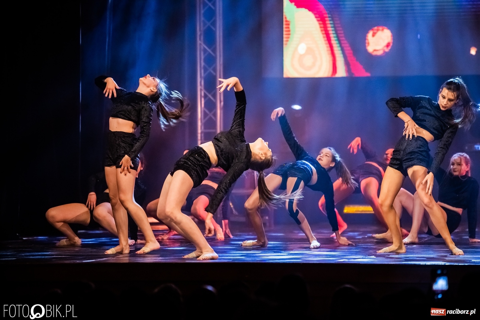 Zdjęcie w galerii na portalu naszraciborz.pl: Jubileuszowa gala zespołu tanecznego Skaza w Raciborskim Centrum Kultury wiadomości z regionu