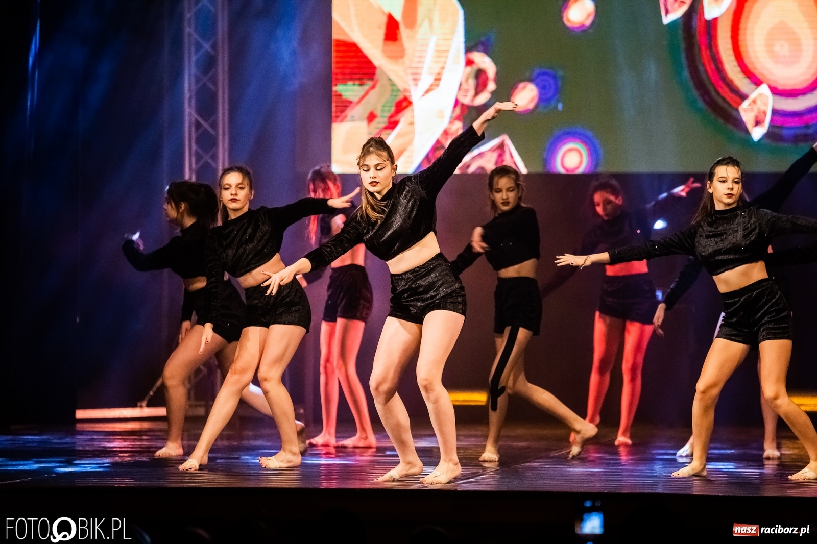 Zdjęcie w galerii na portalu naszraciborz.pl: Jubileuszowa gala zespołu tanecznego Skaza w Raciborskim Centrum Kultury wiadomości z regionu