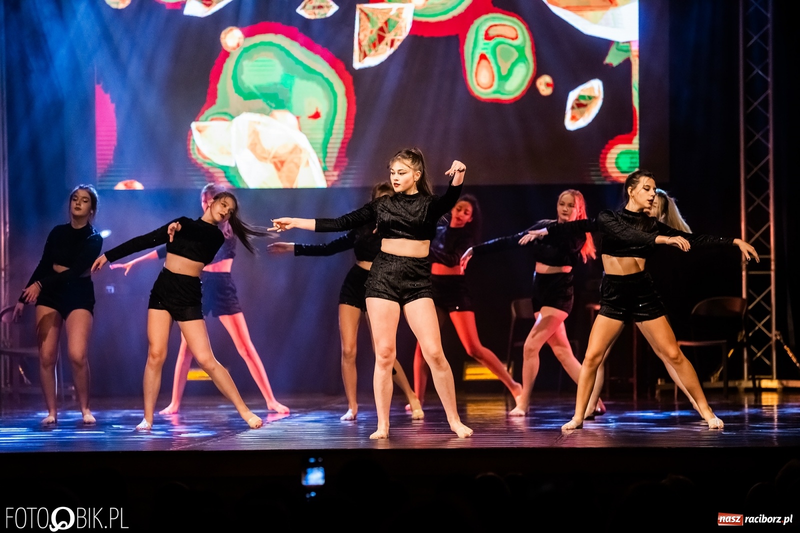 Zdjęcie w galerii na portalu naszraciborz.pl: Jubileuszowa gala zespołu tanecznego Skaza w Raciborskim Centrum Kultury wiadomości z regionu