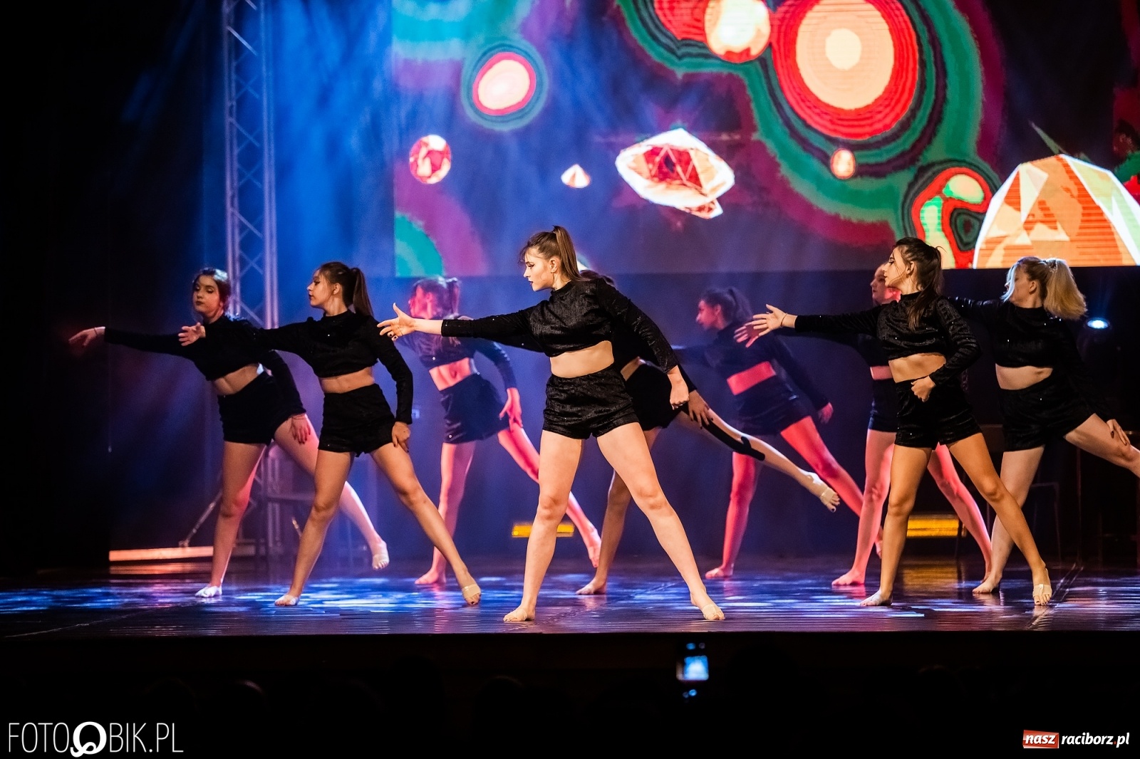 Zdjęcie w galerii na portalu naszraciborz.pl: Jubileuszowa gala zespołu tanecznego Skaza w Raciborskim Centrum Kultury wiadomości z regionu