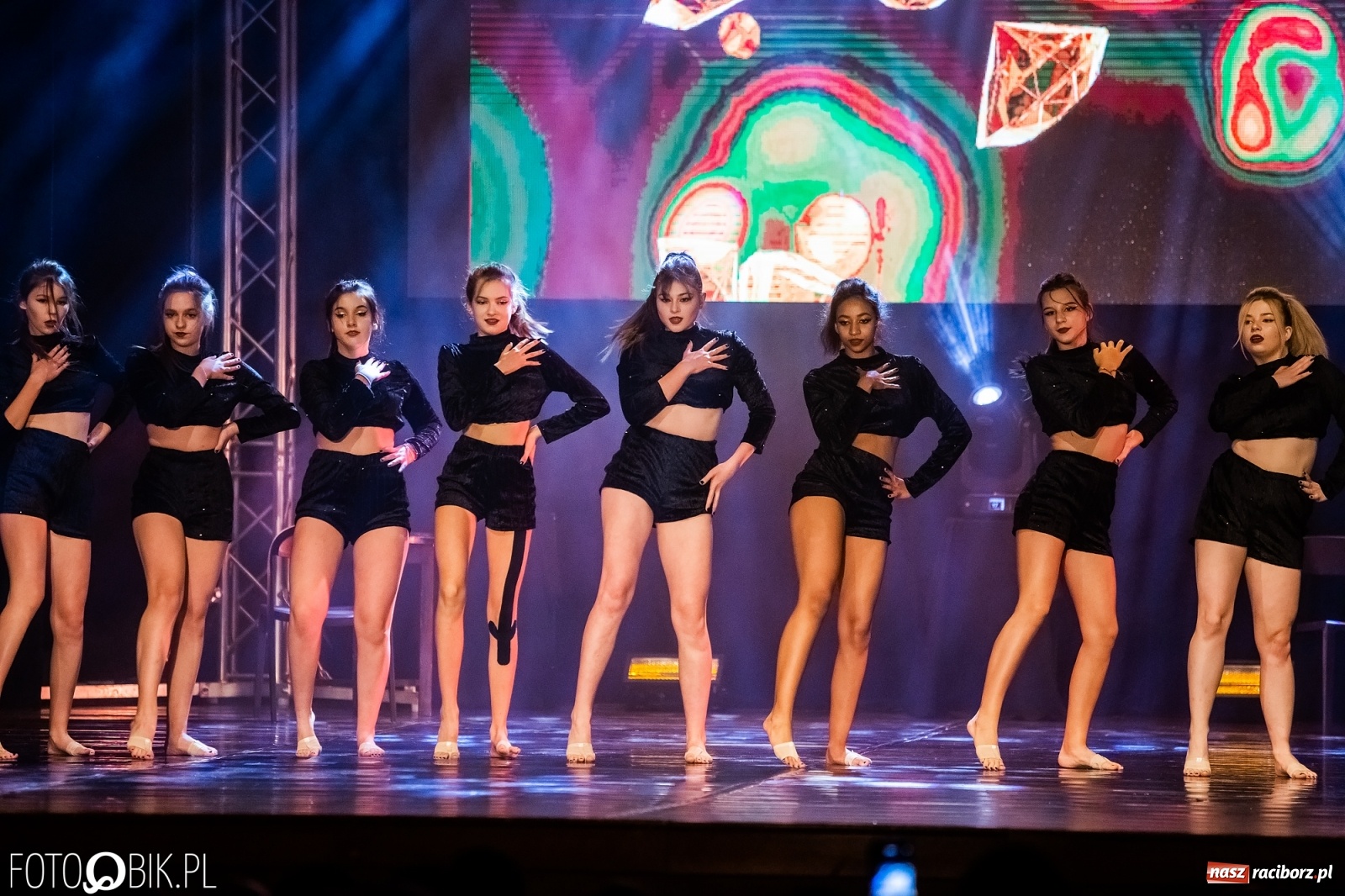 Zdjęcie w galerii na portalu naszraciborz.pl: Jubileuszowa gala zespołu tanecznego Skaza w Raciborskim Centrum Kultury wiadomości z regionu