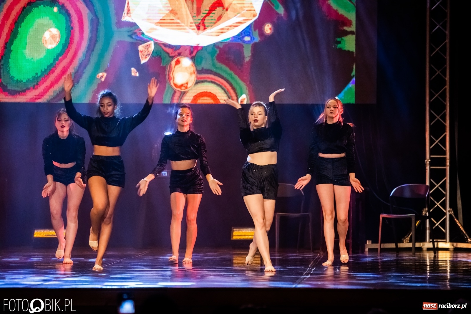 Zdjęcie w galerii na portalu naszraciborz.pl: Jubileuszowa gala zespołu tanecznego Skaza w Raciborskim Centrum Kultury wiadomości z regionu