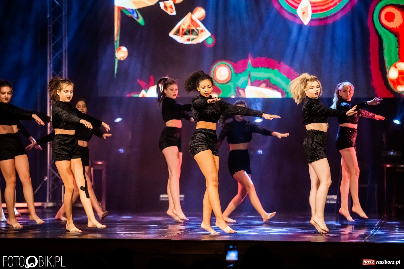 Zdjęcie w galerii na portalu naszraciborz.pl: Jubileuszowa gala zespołu tanecznego Skaza w Raciborskim Centrum Kultury wiadomości z regionu