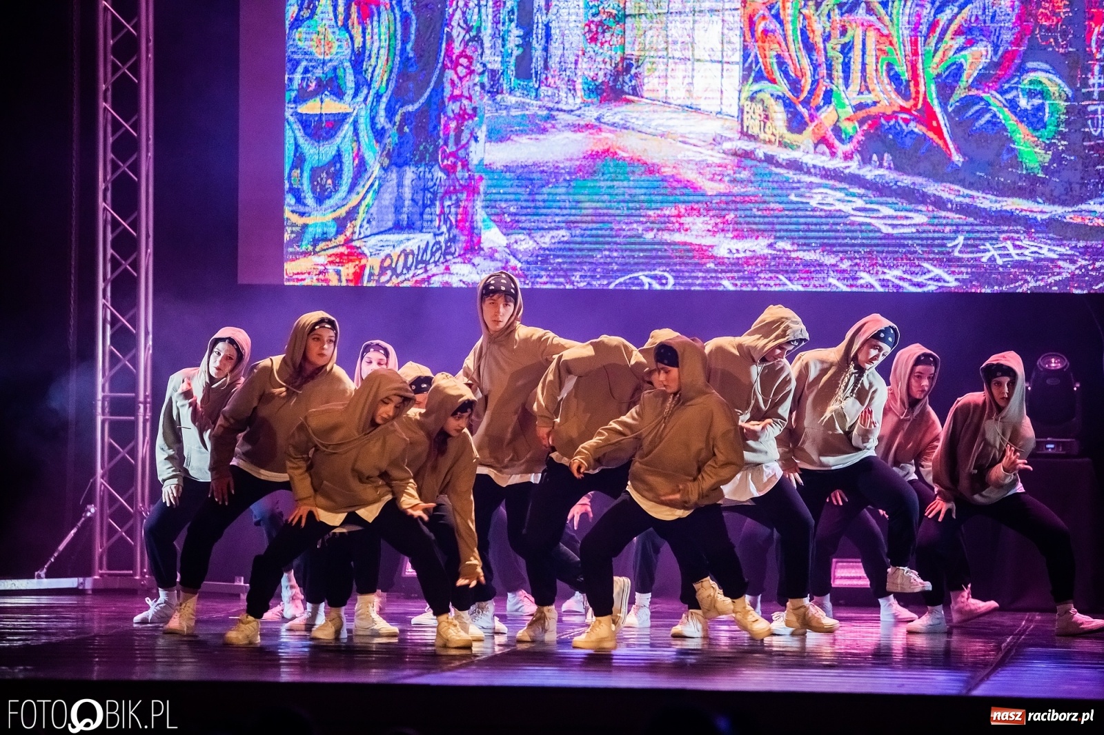 Zdjęcie w galerii na portalu naszraciborz.pl: Jubileuszowa gala zespołu tanecznego Skaza w Raciborskim Centrum Kultury wiadomości z regionu