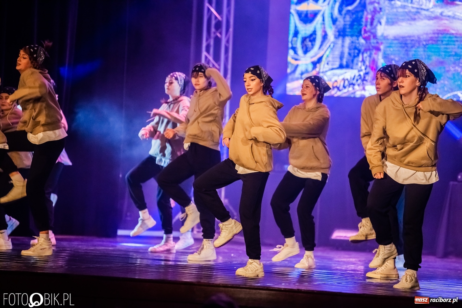 Zdjęcie w galerii na portalu naszraciborz.pl: Jubileuszowa gala zespołu tanecznego Skaza w Raciborskim Centrum Kultury wiadomości z regionu