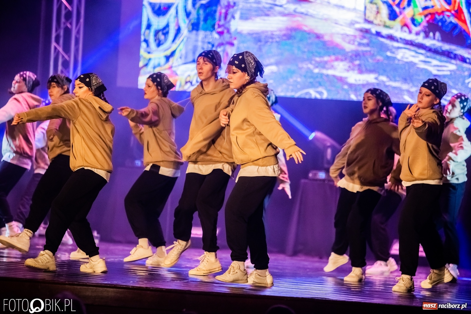 Zdjęcie w galerii na portalu naszraciborz.pl: Jubileuszowa gala zespołu tanecznego Skaza w Raciborskim Centrum Kultury wiadomości z regionu