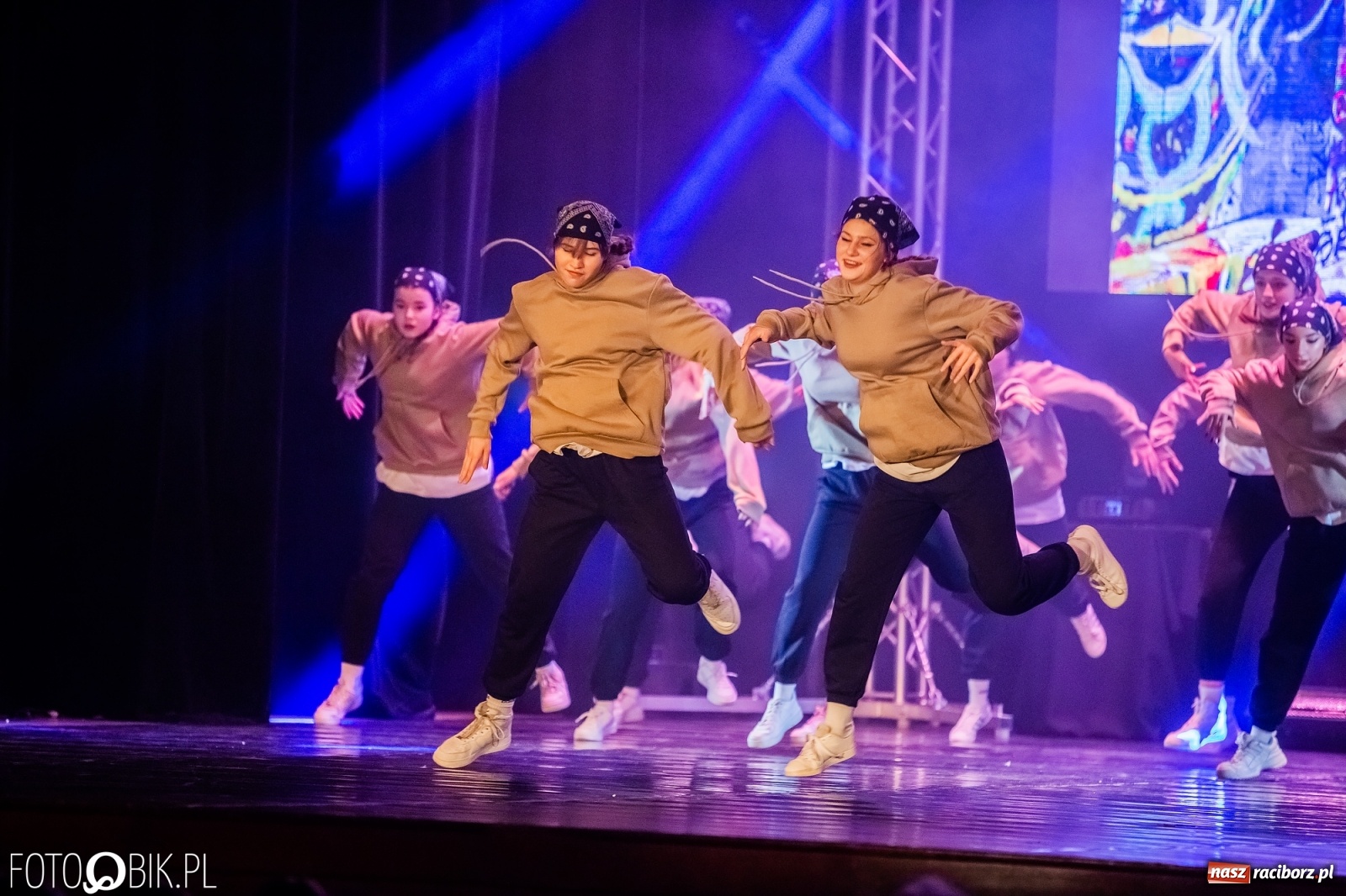 Zdjęcie w galerii na portalu naszraciborz.pl: Jubileuszowa gala zespołu tanecznego Skaza w Raciborskim Centrum Kultury wiadomości z regionu