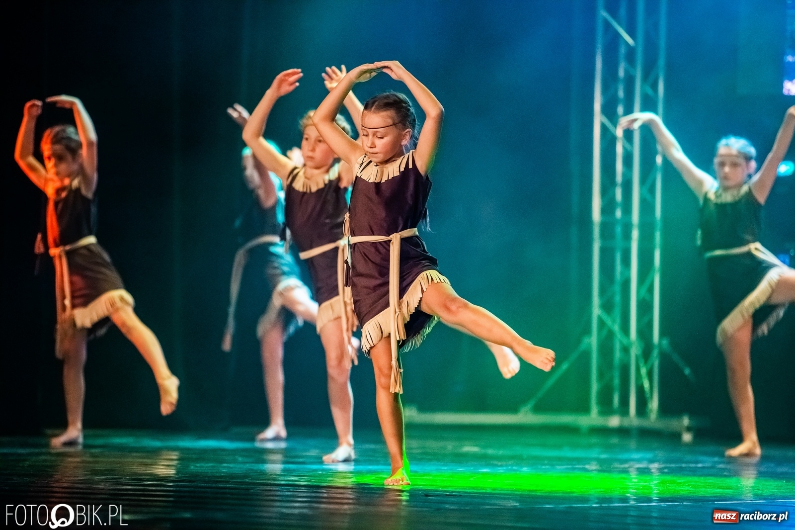 Zdjęcie w galerii na portalu naszraciborz.pl: Jubileuszowa gala zespołu tanecznego Skaza w Raciborskim Centrum Kultury wiadomości z regionu