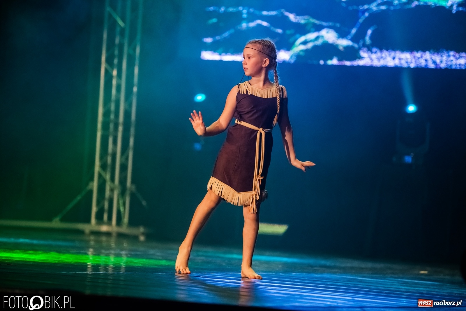 Zdjęcie w galerii na portalu naszraciborz.pl: Jubileuszowa gala zespołu tanecznego Skaza w Raciborskim Centrum Kultury wiadomości z regionu