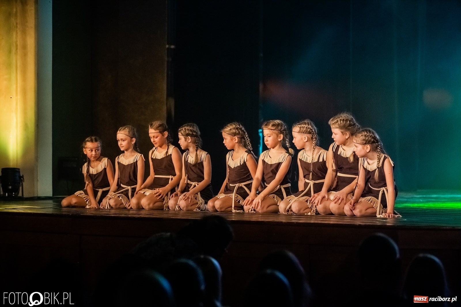 Zdjęcie w galerii na portalu naszraciborz.pl: Jubileuszowa gala zespołu tanecznego Skaza w Raciborskim Centrum Kultury wiadomości z regionu