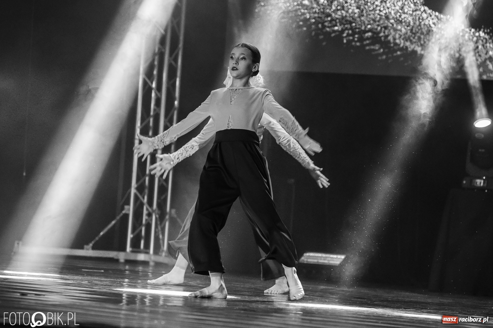 Zdjęcie w galerii na portalu naszraciborz.pl: Jubileuszowa gala zespołu tanecznego Skaza w Raciborskim Centrum Kultury wiadomości z regionu