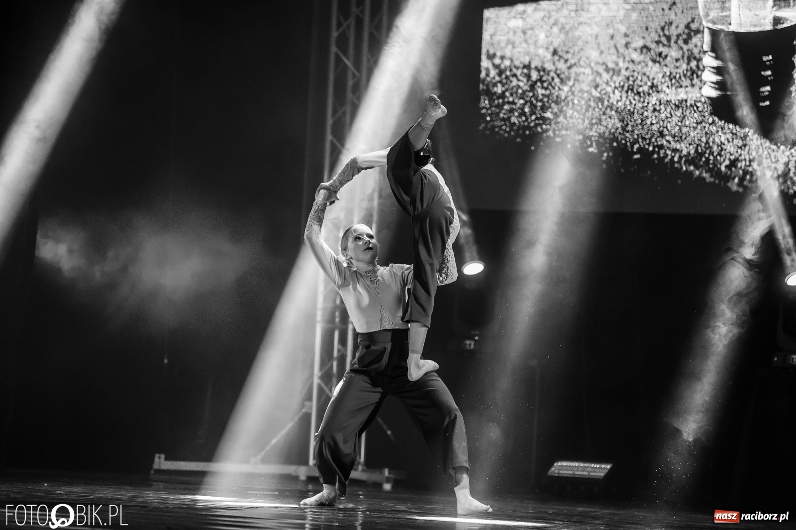 Zdjęcie w galerii na portalu naszraciborz.pl: Jubileuszowa gala zespołu tanecznego Skaza w Raciborskim Centrum Kultury wiadomości z regionu