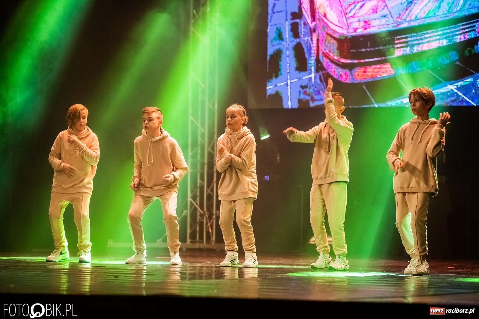 Zdjęcie w galerii na portalu naszraciborz.pl: Jubileuszowa gala zespołu tanecznego Skaza w Raciborskim Centrum Kultury wiadomości z regionu