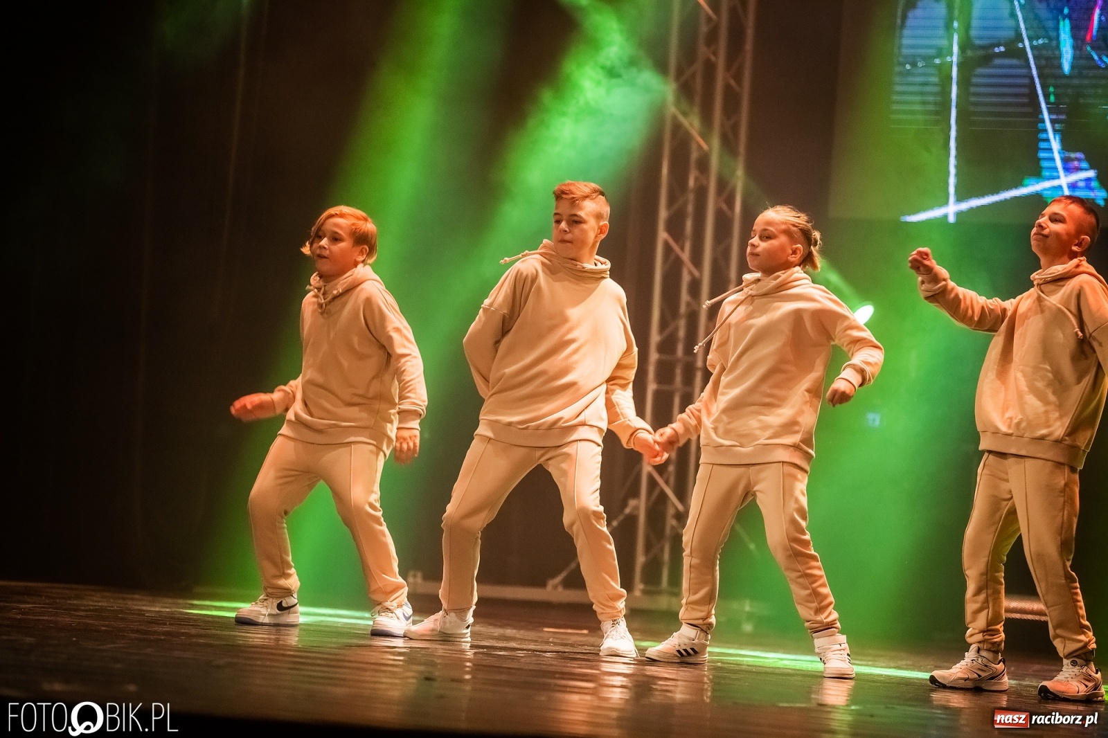 Zdjęcie w galerii na portalu naszraciborz.pl: Jubileuszowa gala zespołu tanecznego Skaza w Raciborskim Centrum Kultury wiadomości z regionu