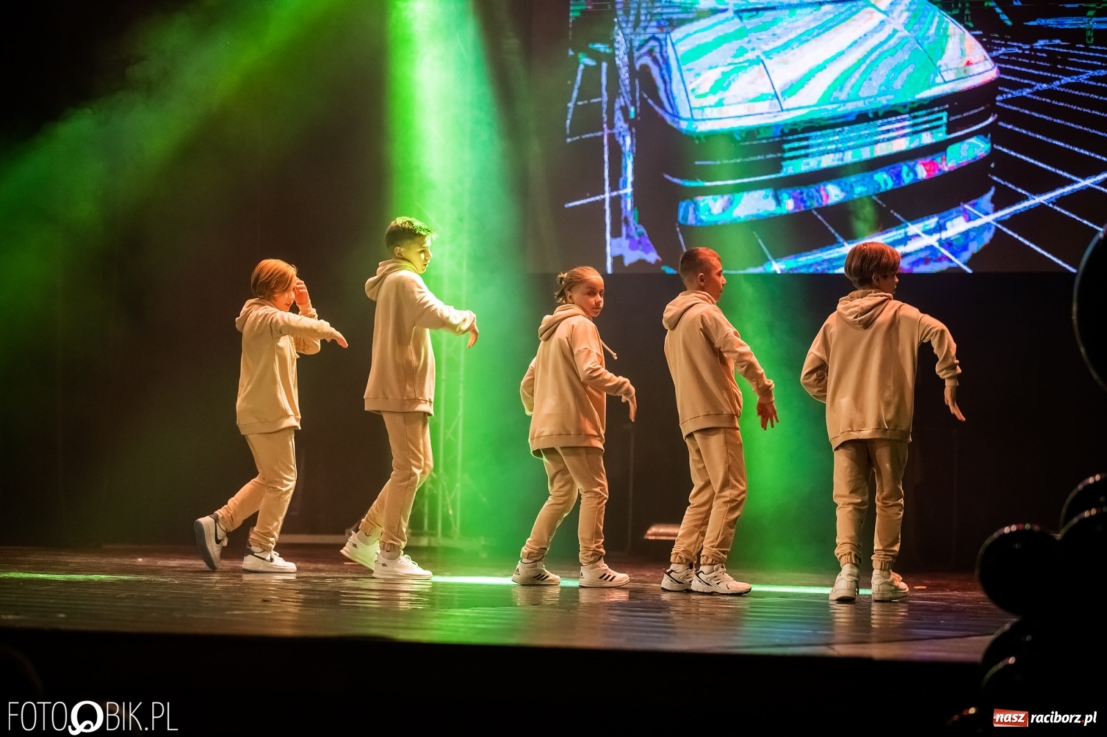 Zdjęcie w galerii na portalu naszraciborz.pl: Jubileuszowa gala zespołu tanecznego Skaza w Raciborskim Centrum Kultury wiadomości z regionu