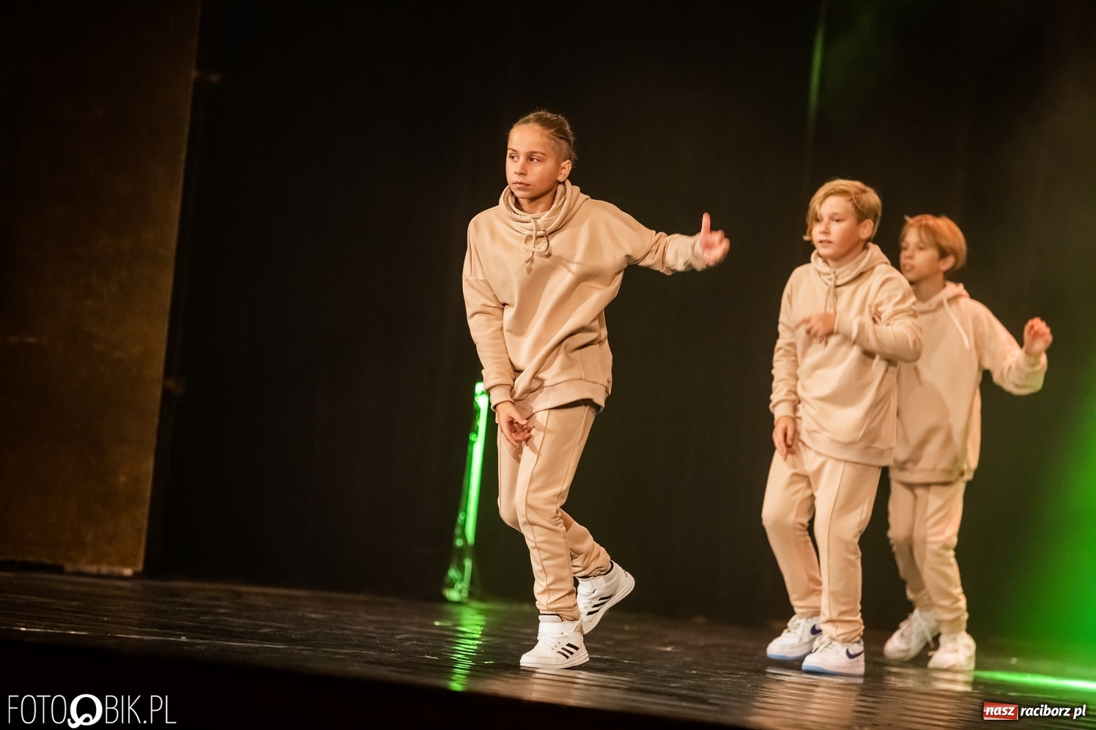 Zdjęcie w galerii na portalu naszraciborz.pl: Jubileuszowa gala zespołu tanecznego Skaza w Raciborskim Centrum Kultury wiadomości z regionu