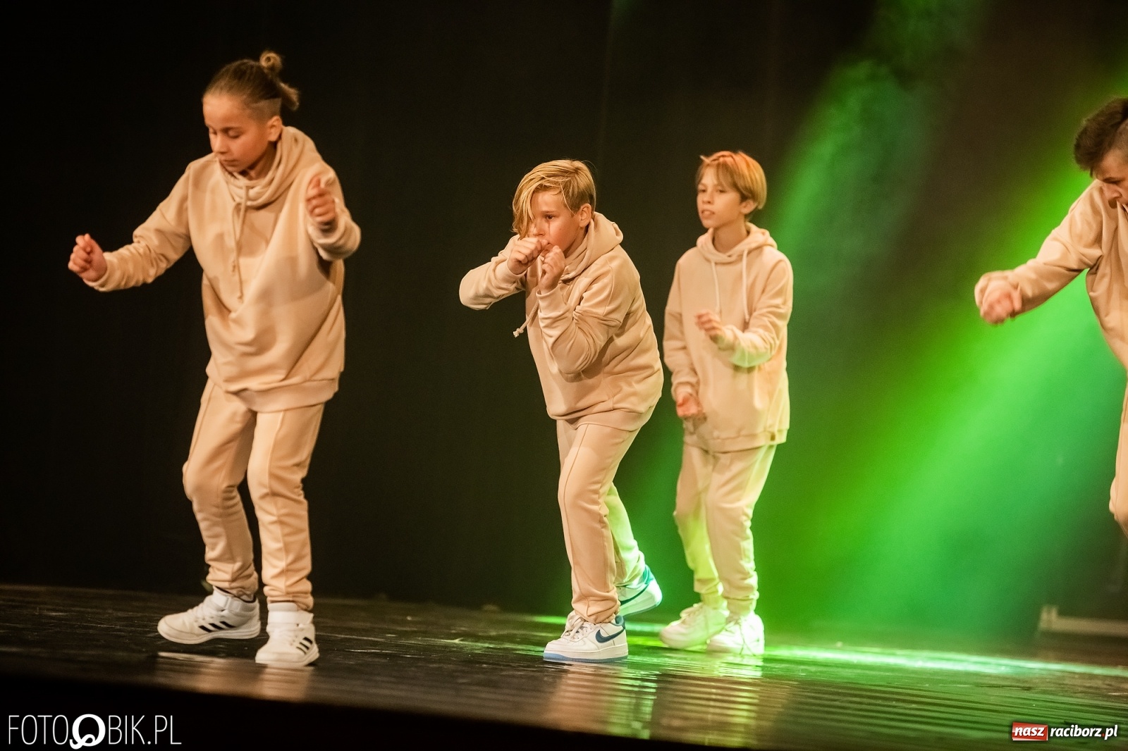 Zdjęcie w galerii na portalu naszraciborz.pl: Jubileuszowa gala zespołu tanecznego Skaza w Raciborskim Centrum Kultury wiadomości z regionu