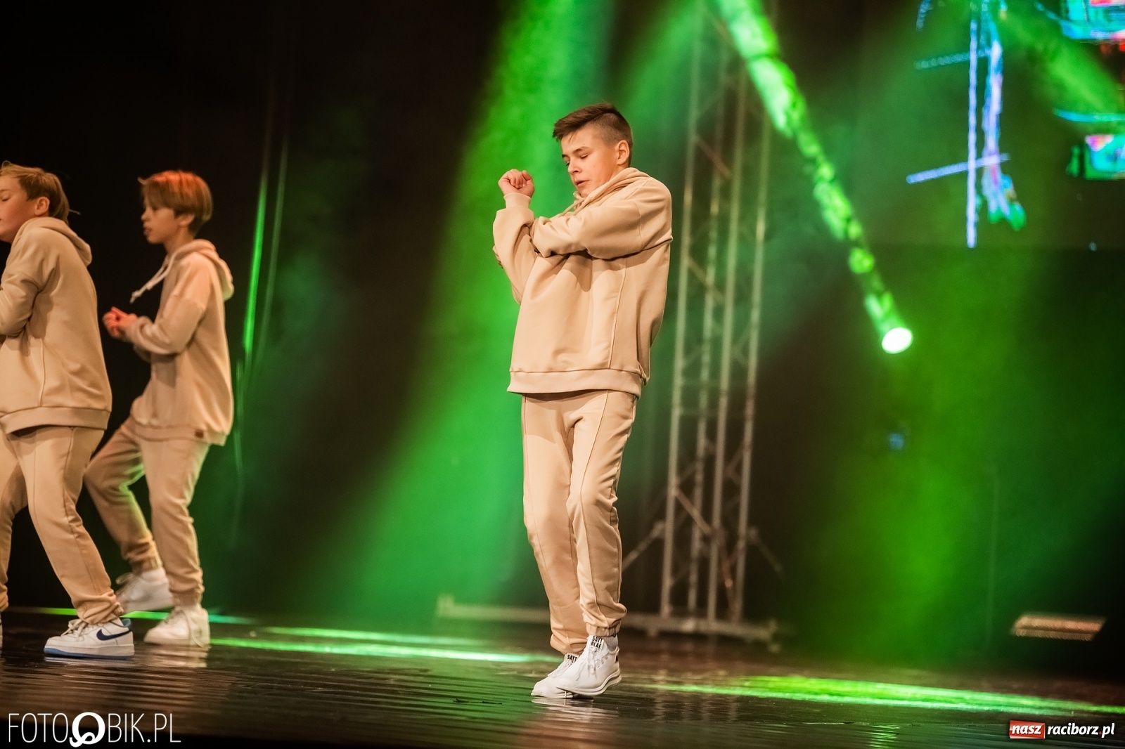 Zdjęcie w galerii na portalu naszraciborz.pl: Jubileuszowa gala zespołu tanecznego Skaza w Raciborskim Centrum Kultury wiadomości z regionu