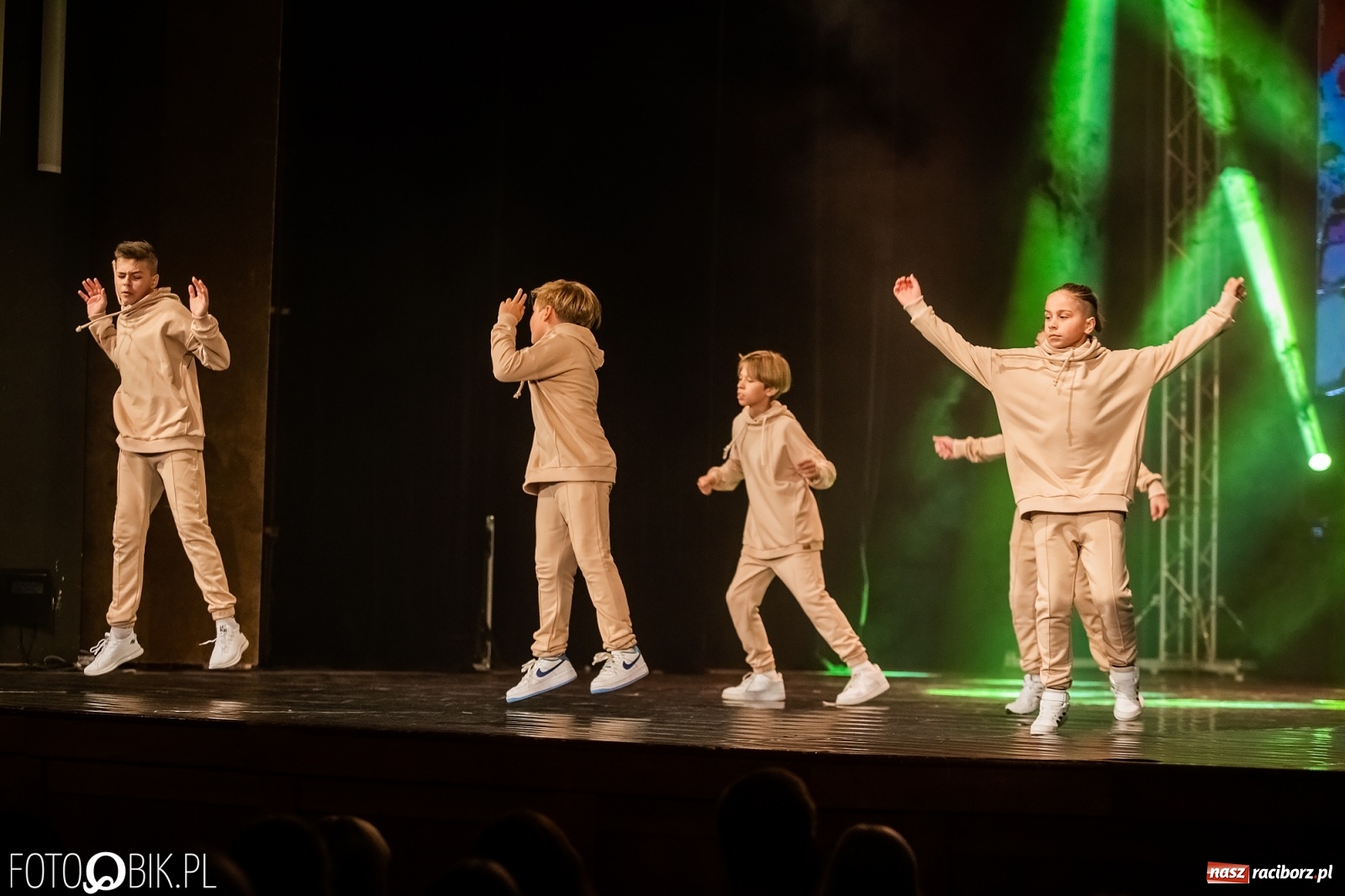 Zdjęcie w galerii na portalu naszraciborz.pl: Jubileuszowa gala zespołu tanecznego Skaza w Raciborskim Centrum Kultury wiadomości z regionu