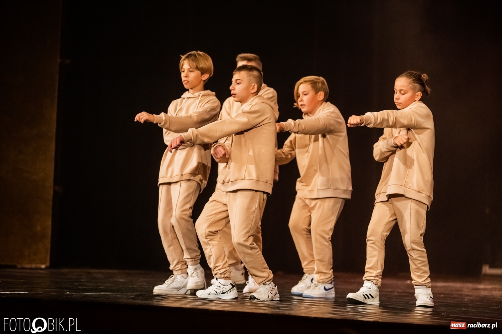 Zdjęcie w galerii na portalu naszraciborz.pl: Jubileuszowa gala zespołu tanecznego Skaza w Raciborskim Centrum Kultury wiadomości z regionu