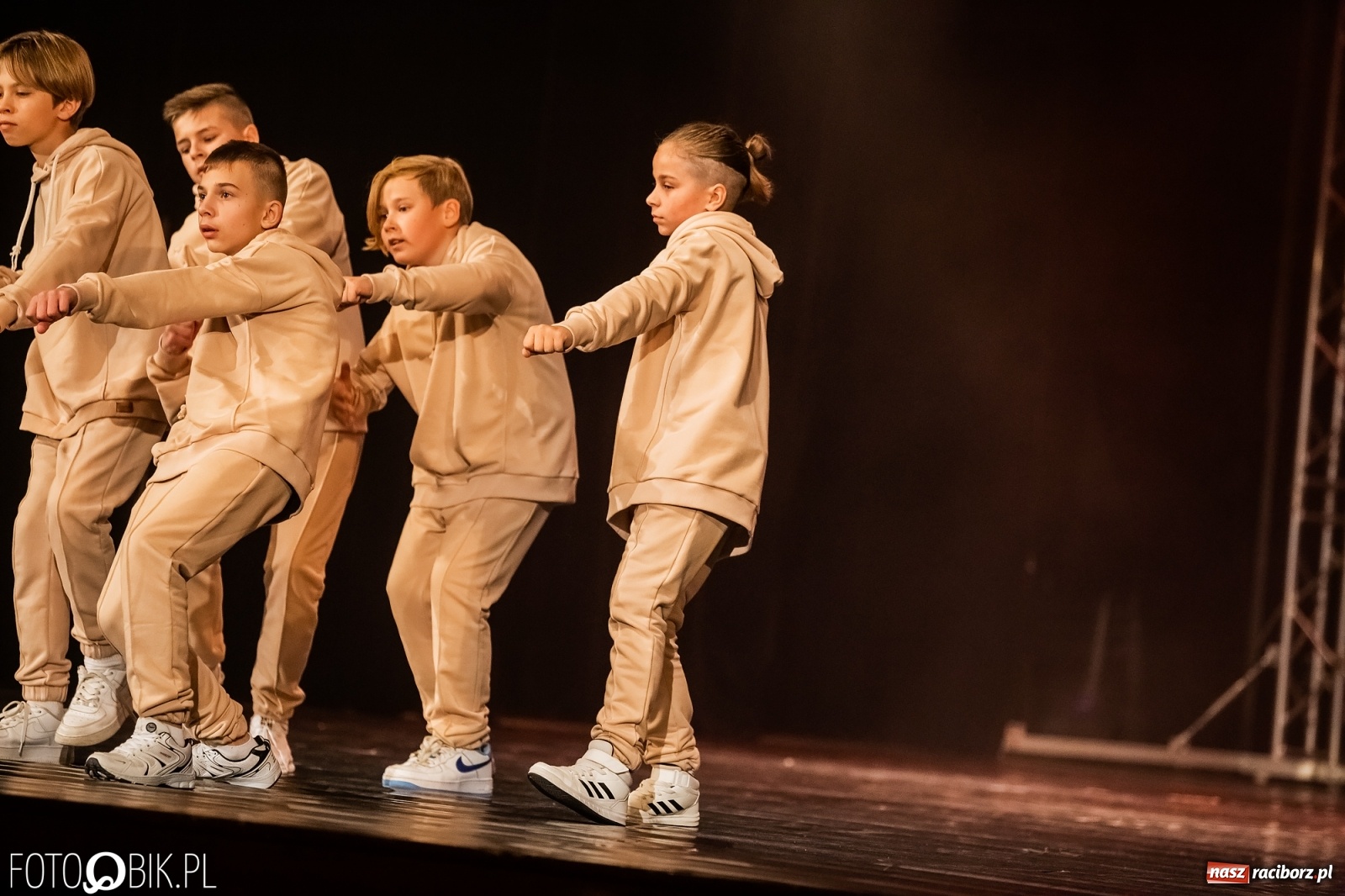 Zdjęcie w galerii na portalu naszraciborz.pl: Jubileuszowa gala zespołu tanecznego Skaza w Raciborskim Centrum Kultury wiadomości z regionu