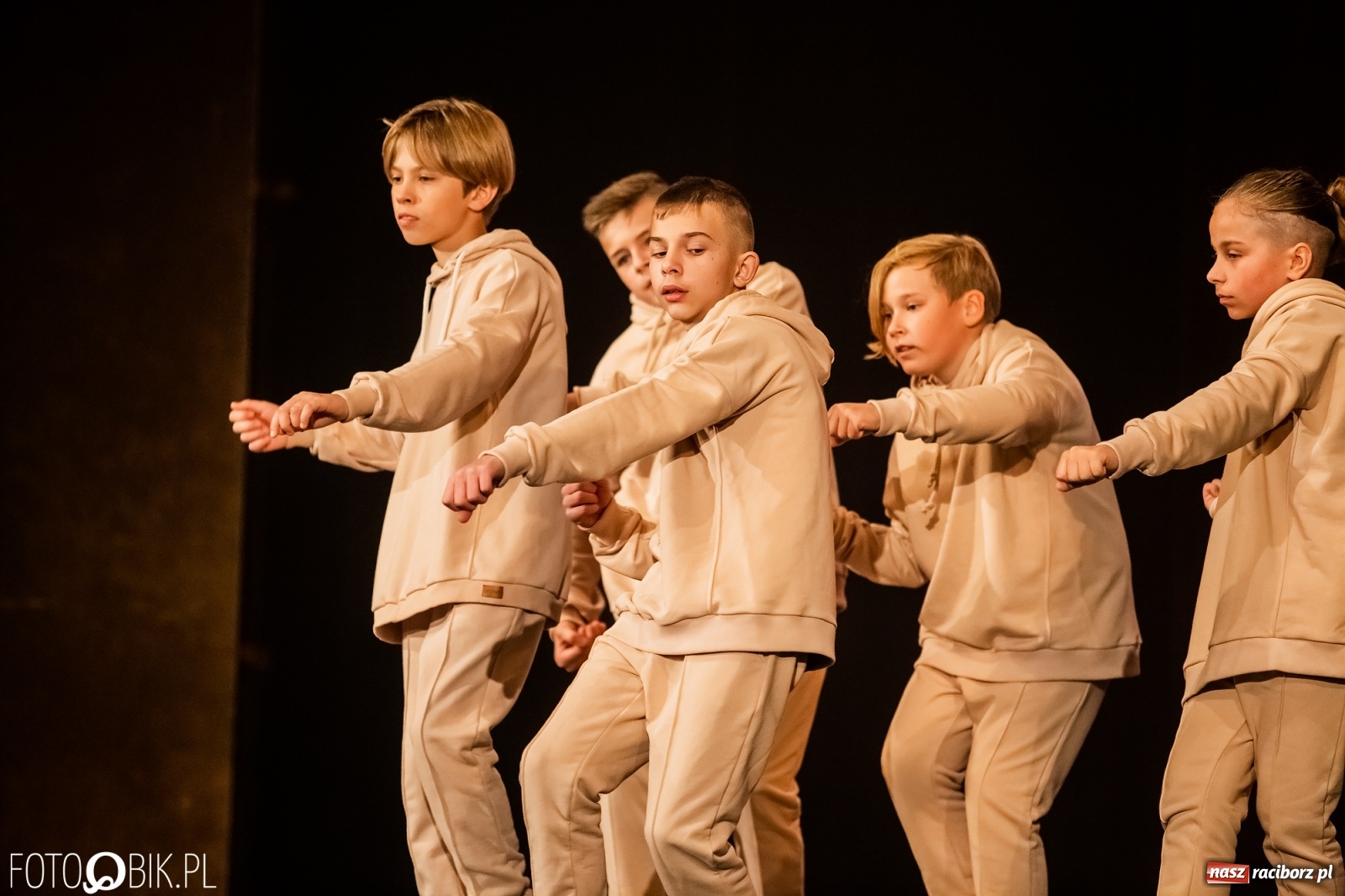 Zdjęcie w galerii na portalu naszraciborz.pl: Jubileuszowa gala zespołu tanecznego Skaza w Raciborskim Centrum Kultury wiadomości z regionu