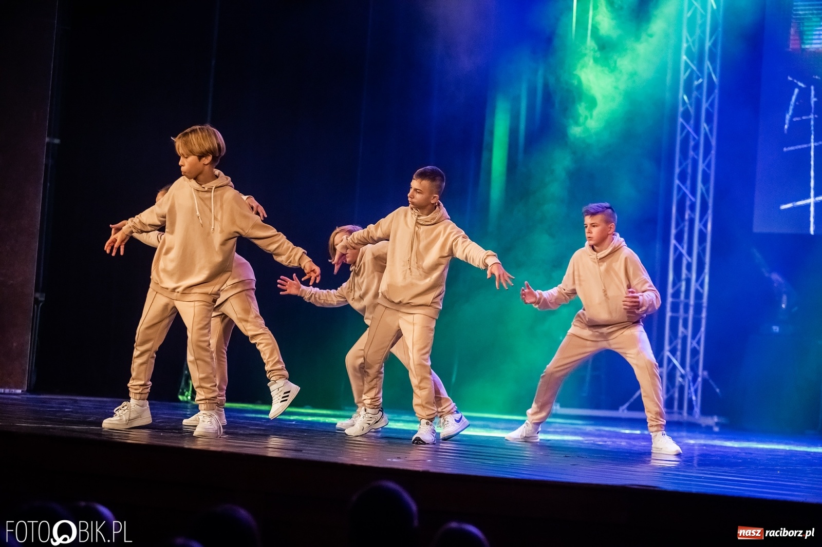 Zdjęcie w galerii na portalu naszraciborz.pl: Jubileuszowa gala zespołu tanecznego Skaza w Raciborskim Centrum Kultury wiadomości z regionu