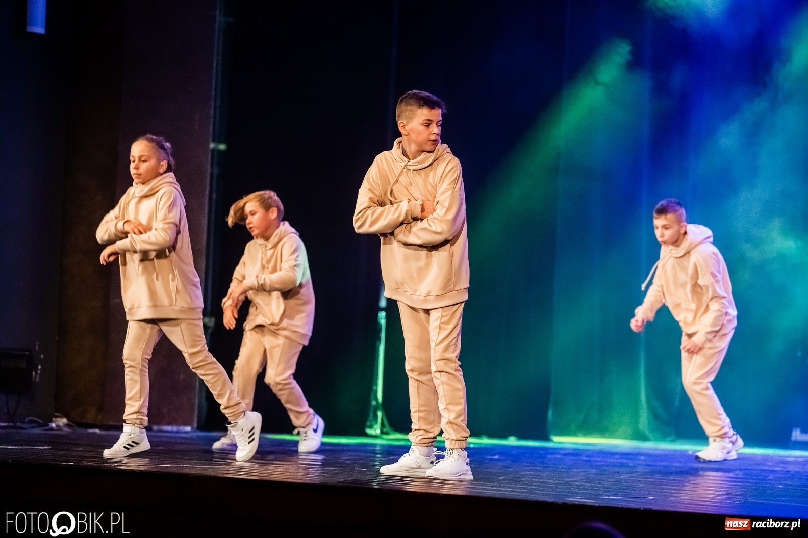 Zdjęcie w galerii na portalu naszraciborz.pl: Jubileuszowa gala zespołu tanecznego Skaza w Raciborskim Centrum Kultury wiadomości z regionu