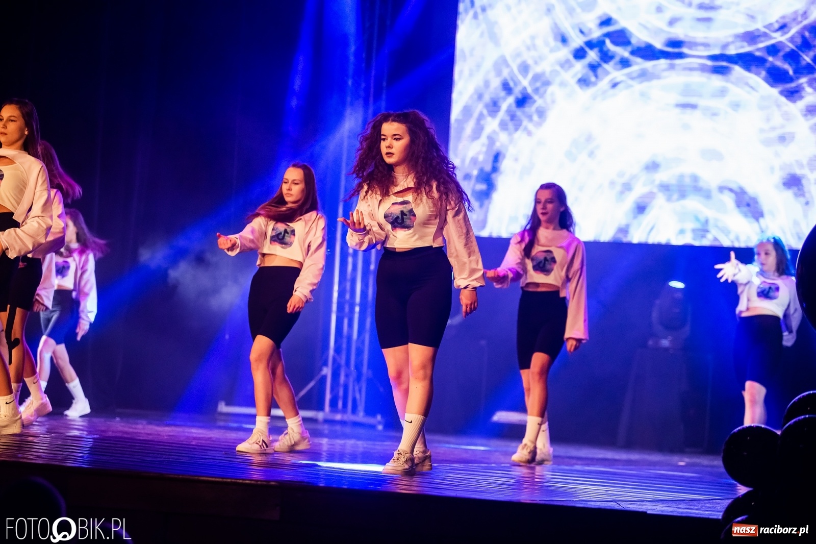 Zdjęcie w galerii na portalu naszraciborz.pl: Jubileuszowa gala zespołu tanecznego Skaza w Raciborskim Centrum Kultury wiadomości z regionu