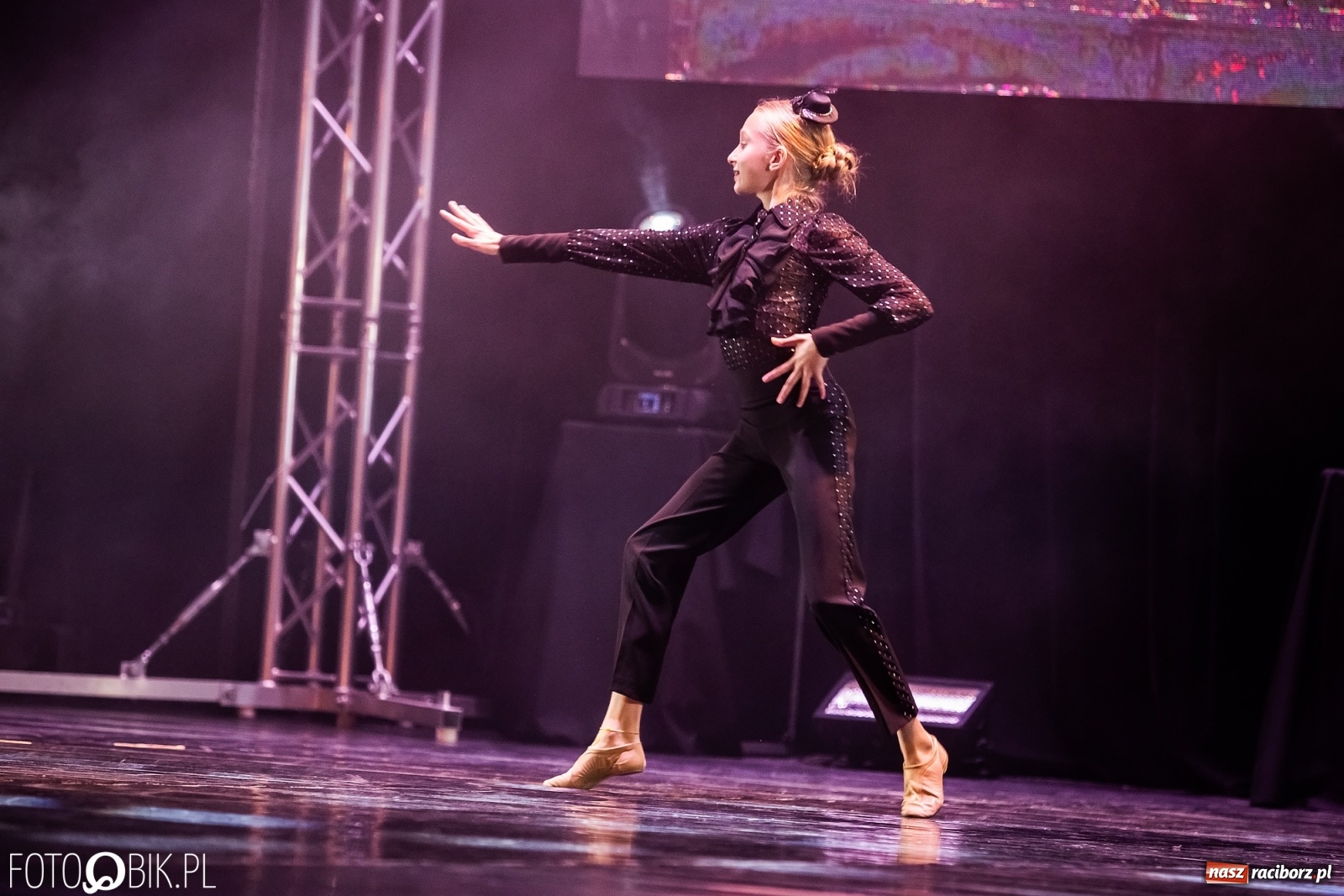 Zdjęcie w galerii na portalu naszraciborz.pl: Jubileuszowa gala zespołu tanecznego Skaza w Raciborskim Centrum Kultury wiadomości z regionu