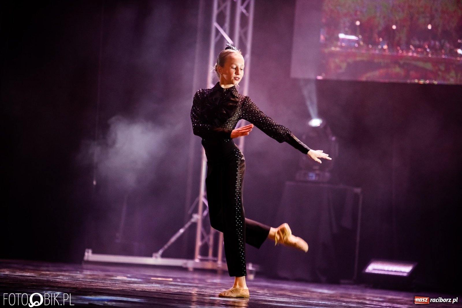 Zdjęcie w galerii na portalu naszraciborz.pl: Jubileuszowa gala zespołu tanecznego Skaza w Raciborskim Centrum Kultury wiadomości z regionu