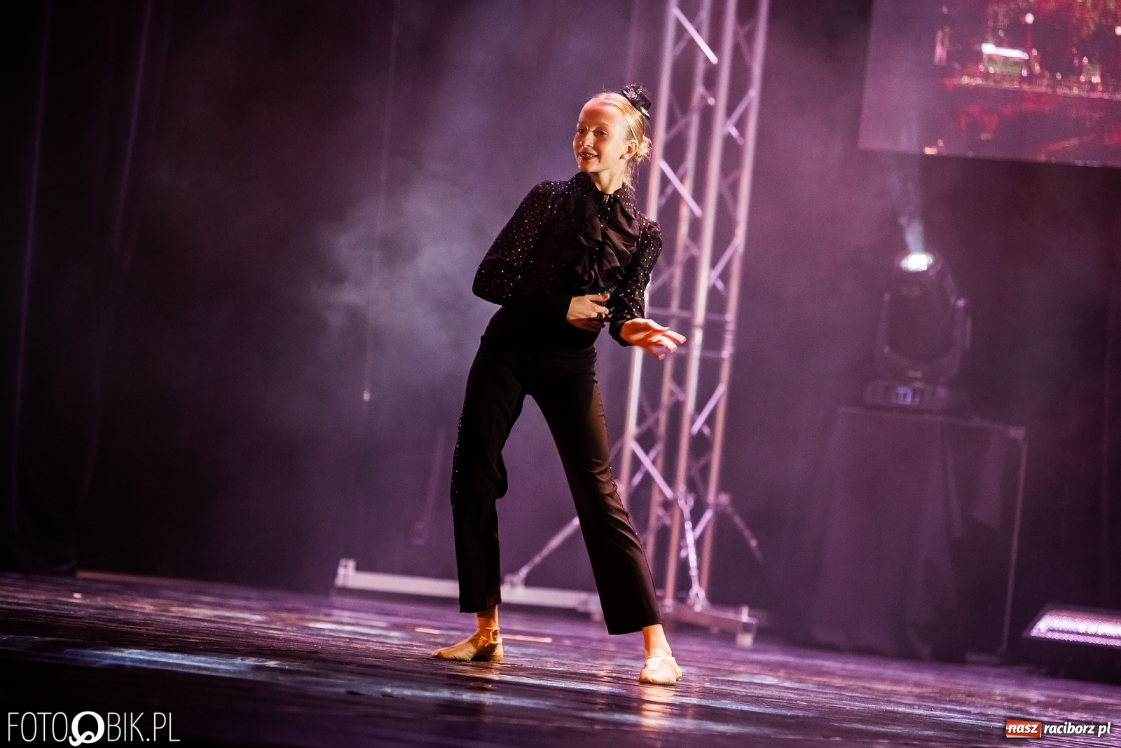 Zdjęcie w galerii na portalu naszraciborz.pl: Jubileuszowa gala zespołu tanecznego Skaza w Raciborskim Centrum Kultury wiadomości z regionu