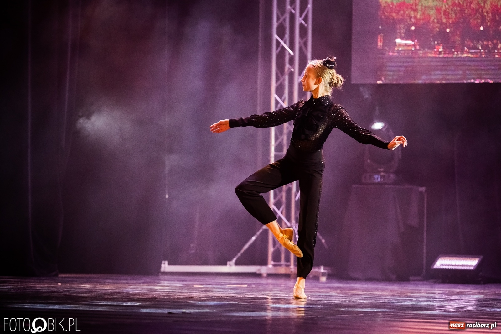 Zdjęcie w galerii na portalu naszraciborz.pl: Jubileuszowa gala zespołu tanecznego Skaza w Raciborskim Centrum Kultury wiadomości z regionu