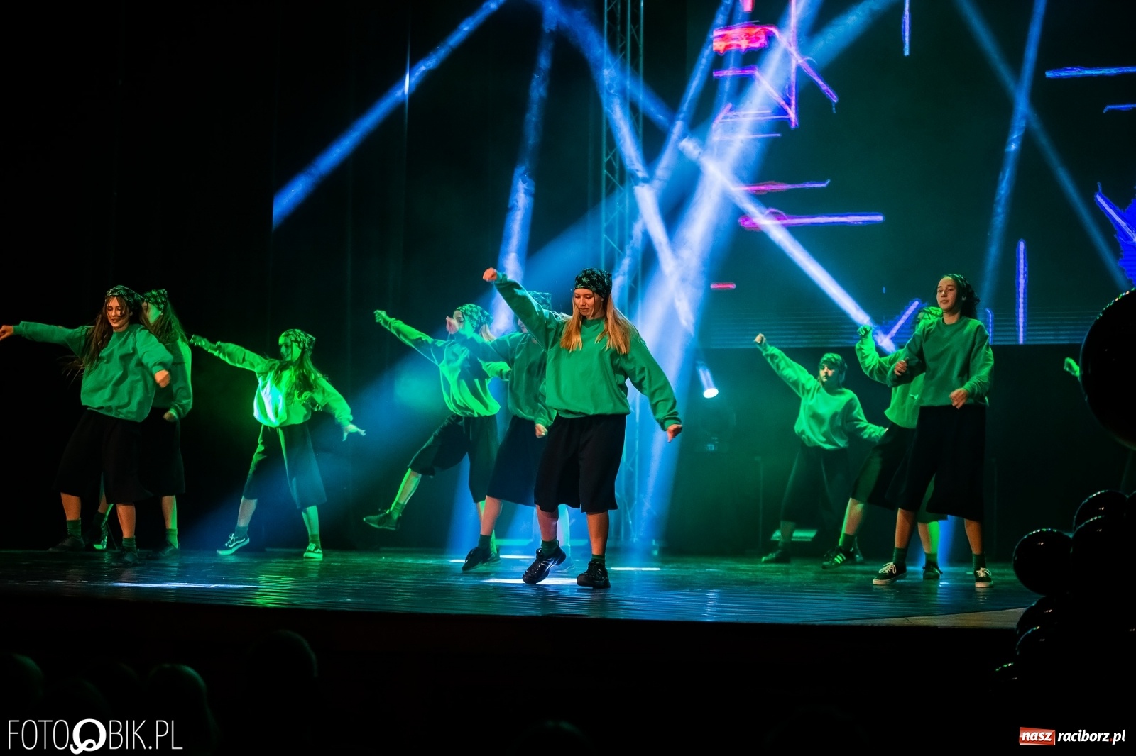 Zdjęcie w galerii na portalu naszraciborz.pl: Jubileuszowa gala zespołu tanecznego Skaza w Raciborskim Centrum Kultury wiadomości z regionu