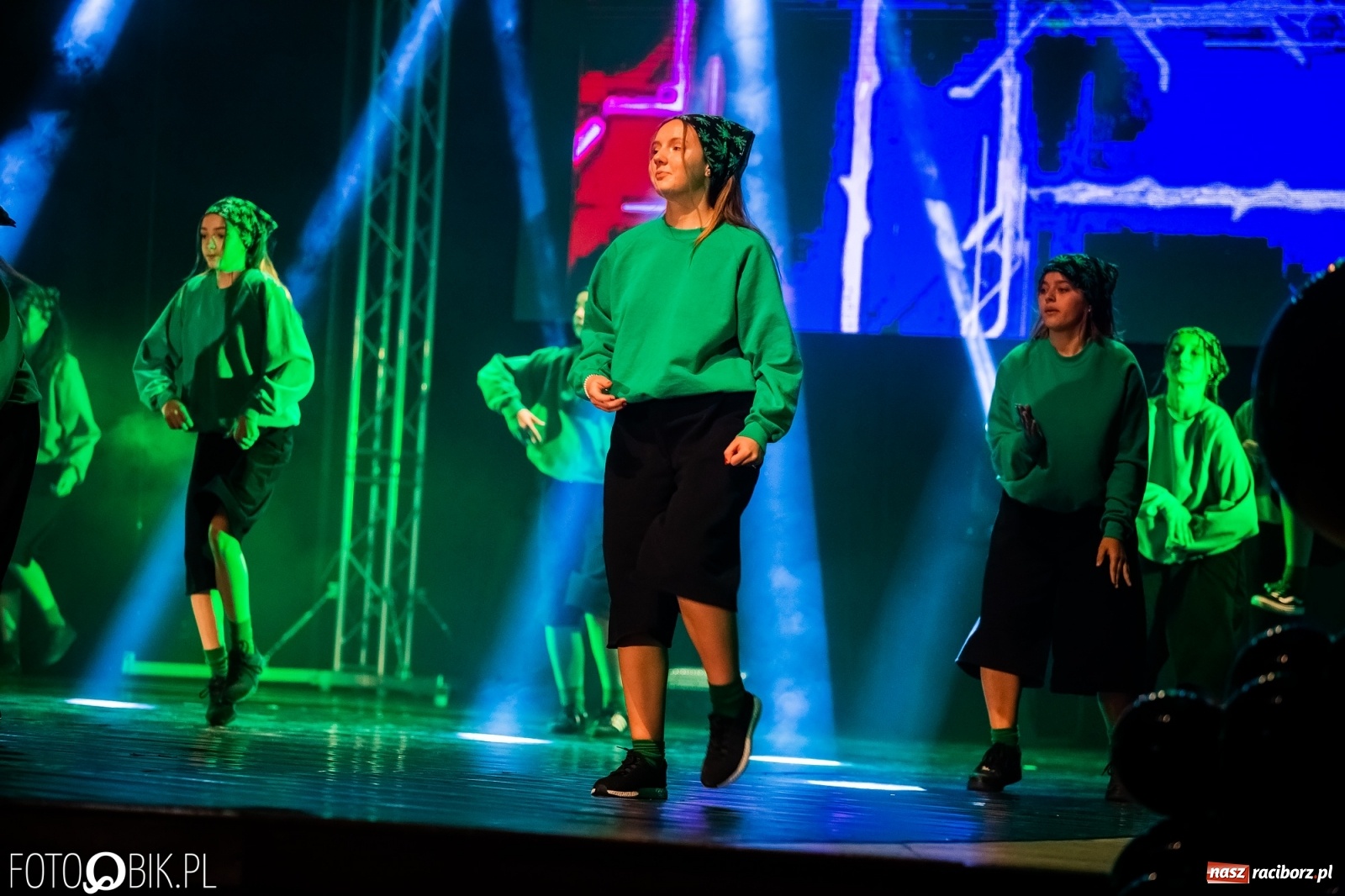 Zdjęcie w galerii na portalu naszraciborz.pl: Jubileuszowa gala zespołu tanecznego Skaza w Raciborskim Centrum Kultury wiadomości z regionu